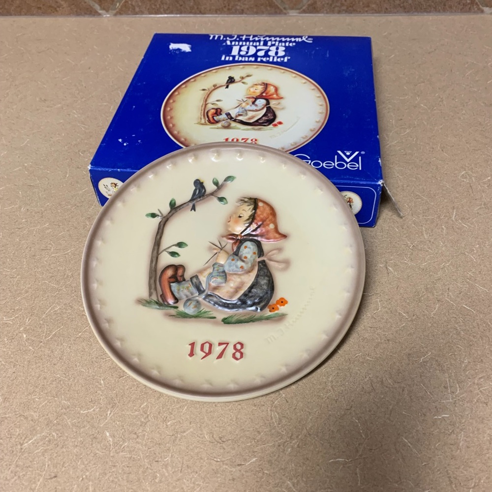 MJ Hummel 1978 plate